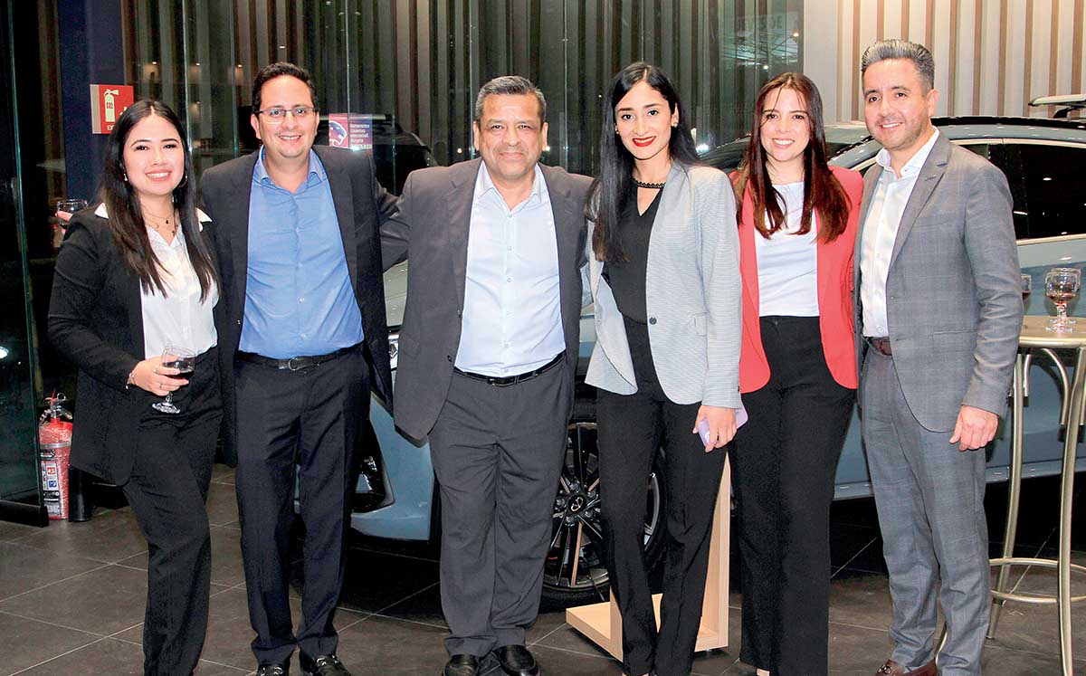 SARAI ORTIZ, MAURICIO MEZA, MARIO CASTILLO, SAMARIA  ORTIZ, PATRICIA ARREDONDO Y FRANCISCO SOTO disfrutaron del protocolo de INFINITI