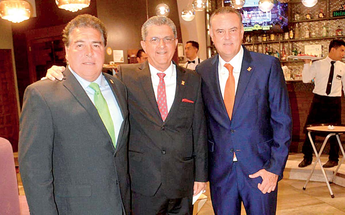 JESÚS ALTAMIRANO, JOSÉ LUIS HERRERA Y JORGE GONZÁLEZ quedaron maravillados con la decoración de Opciones