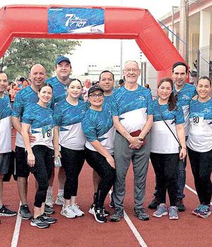 FERNANDO FERNÁNDEZ, RECTOR DEL OCT ACOMPAÑADO DE LA ASOCIACIÓN DE PADRES DE FAMILIA