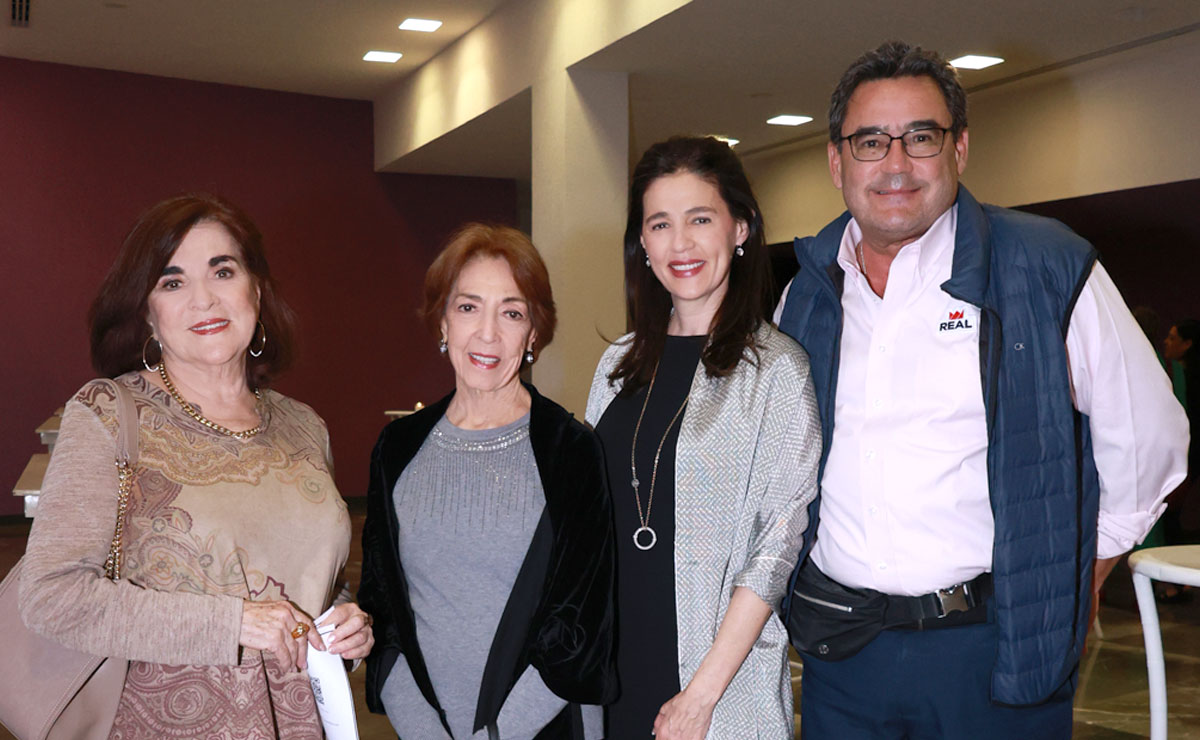 Gabriela, María Elena, Alejandra y Francisco