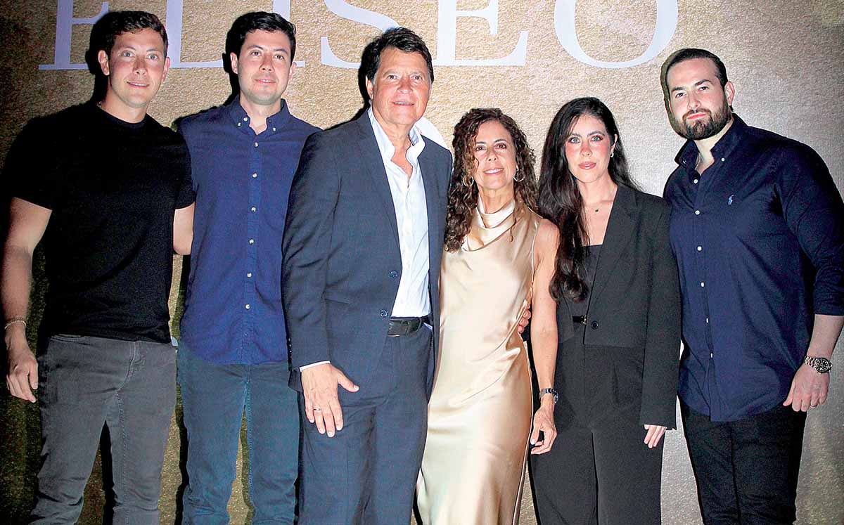 ELISEO TREVIÑO, JUAN JESÚS TREVIÑO, ELISEO TREVIÑO, REBECA DE TREVIÑO, REBECA TREVIÑO Y ARMANDO NÚÑEZ
