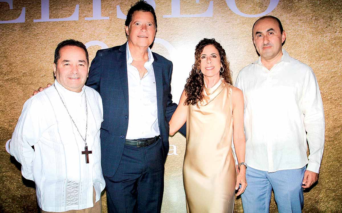 JOSÉ ARMANDO ÁLVAREZ, ELISEO TREVIÑO, REBECA DE TREVIÑO Y GUSTAVO SOLÍS
