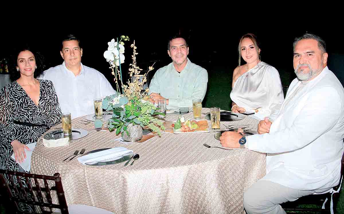 DANIELA CHEMAS, SANTIAGO SOBERA, CARLOS NAVA, CLAUDIA RUIZ Y VÍCTOR ORDÓÑEZ