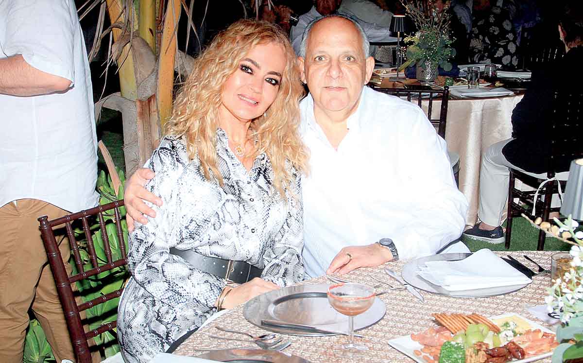GLADYS DE MANZUR Y JOSÉ MANZUR