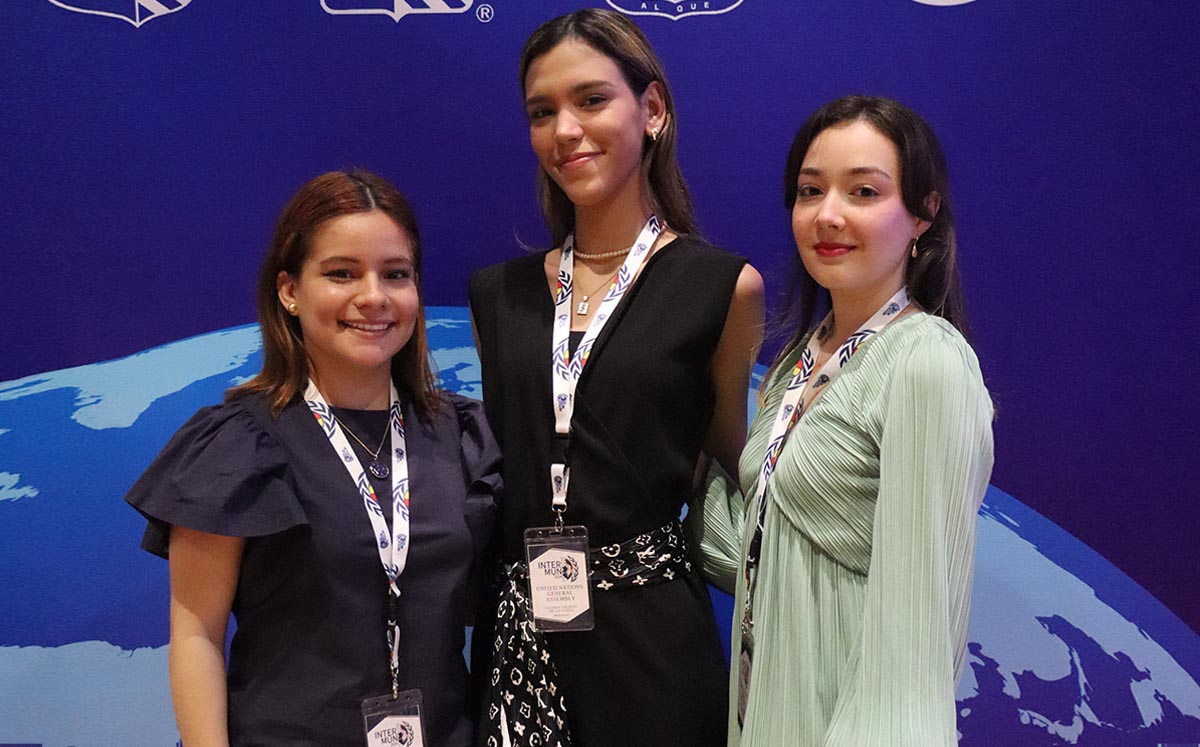 XIMENA ORTA, VALERIA SALINAS Y ANDREA CAVAZOS felices de participar en el INTERMUN