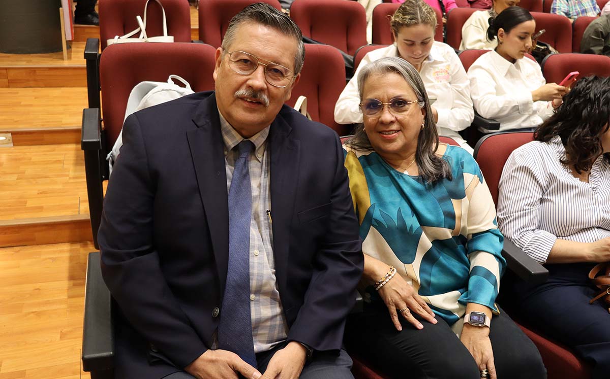 Asistentes del evento felices de estar presentes en la 34 edición de la Semana de la Psicología