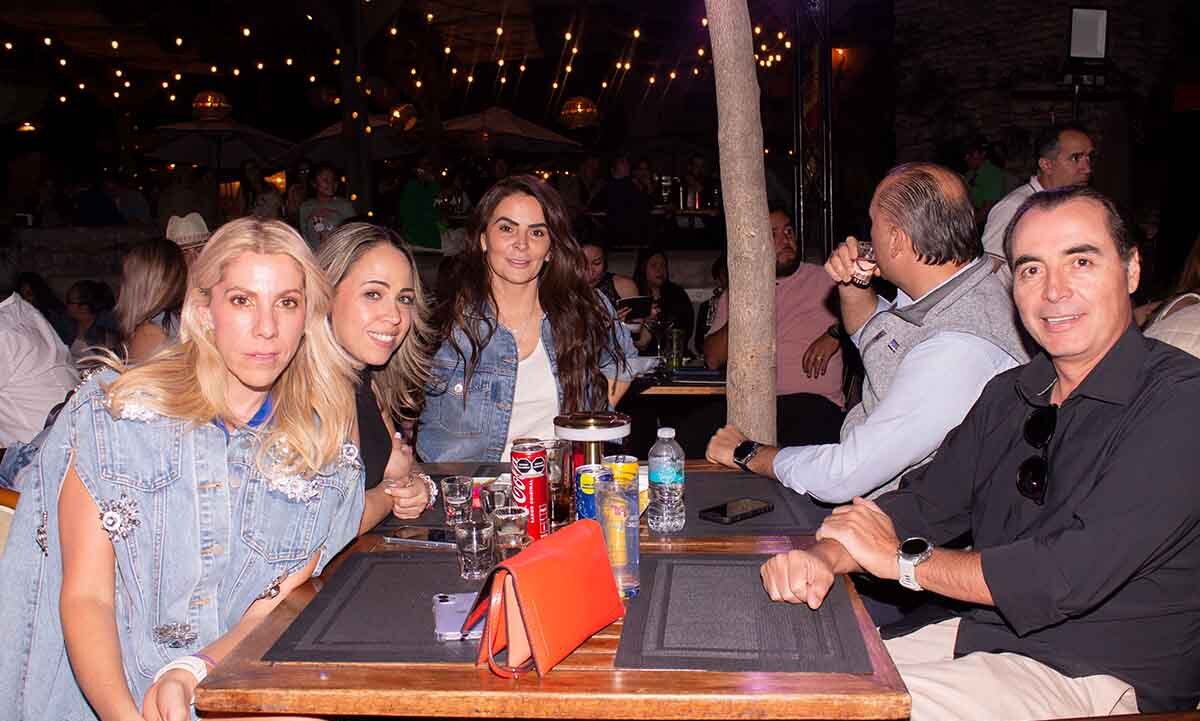 Daniela Fernández, Pao Fernández, Karla Richie y Álvaro Fernández