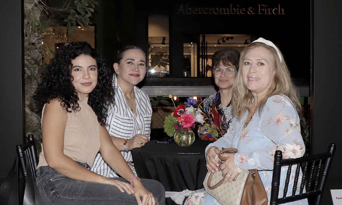 María Esther Álvarez, Sonia García, Mónica Martínez y Guillermina Morán