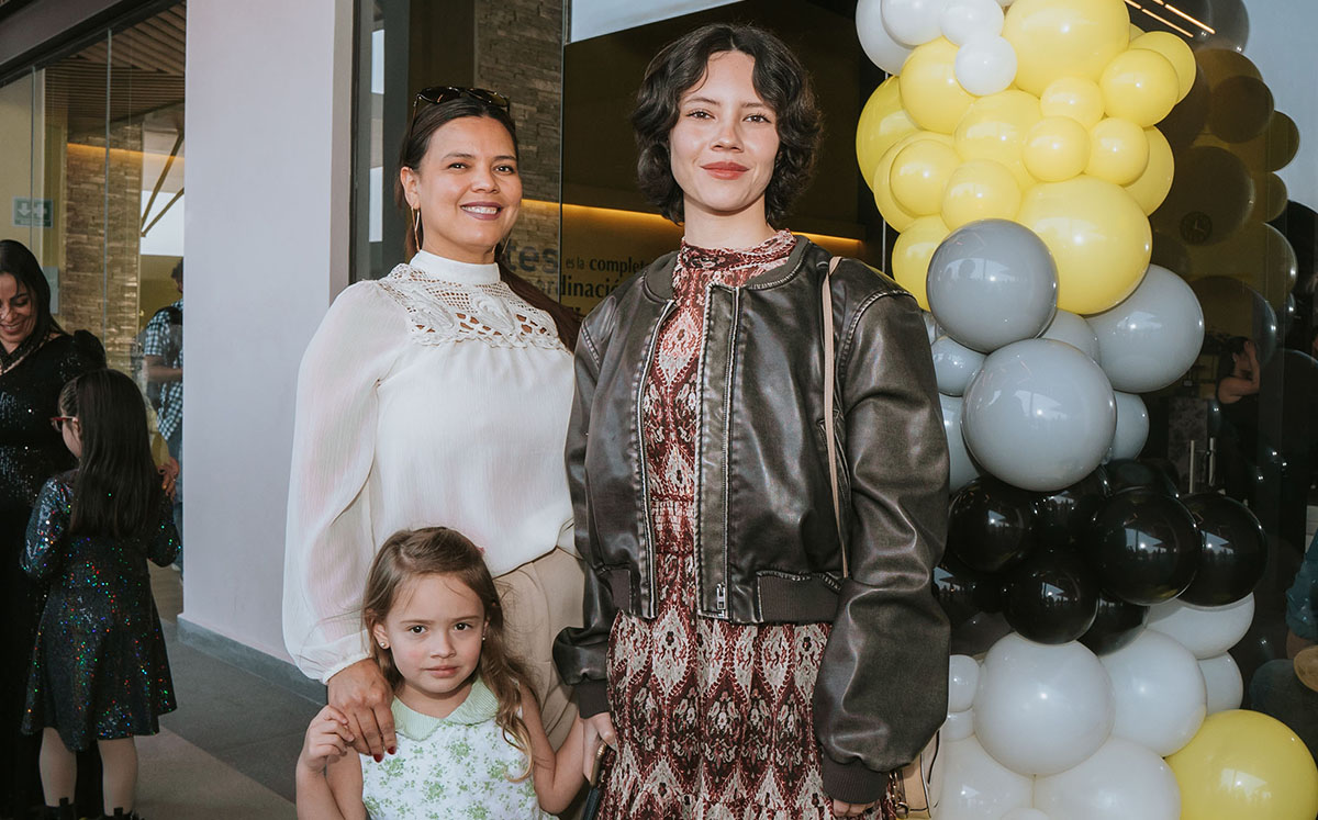 Brunella Urrutia, Samanta Fernández y Catalina Urrutia