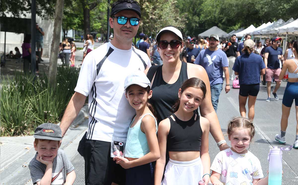 Carlos Núñez, Karla Tafich, Carlos Núñez, Olivia Núñez, Valeria Núñez y Elena Núñez