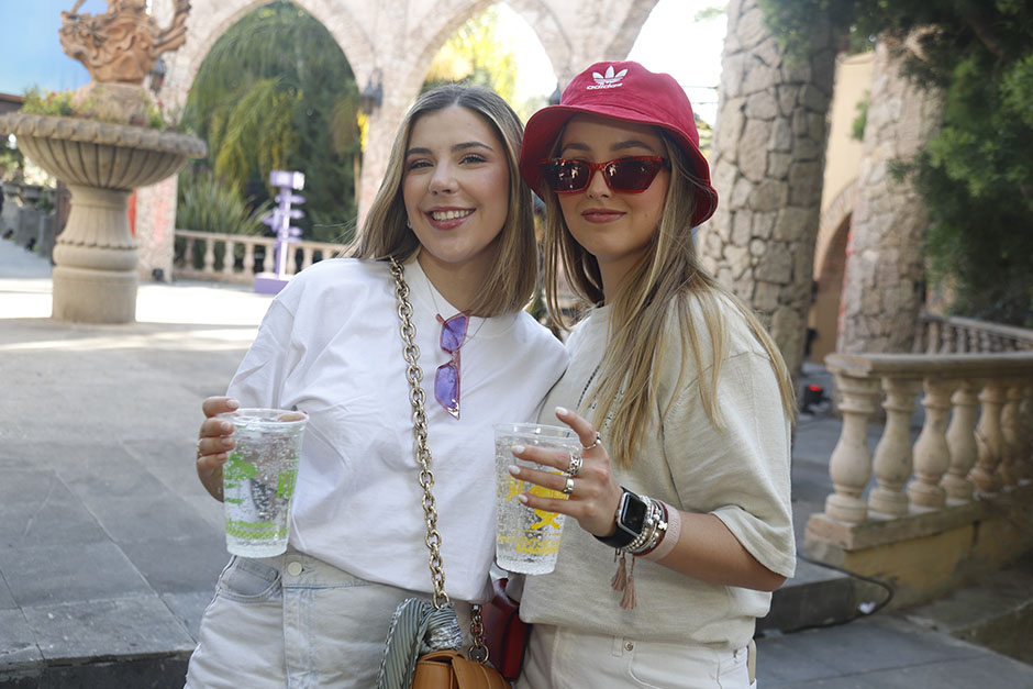 Paola Maigre y  Valeria Lozano