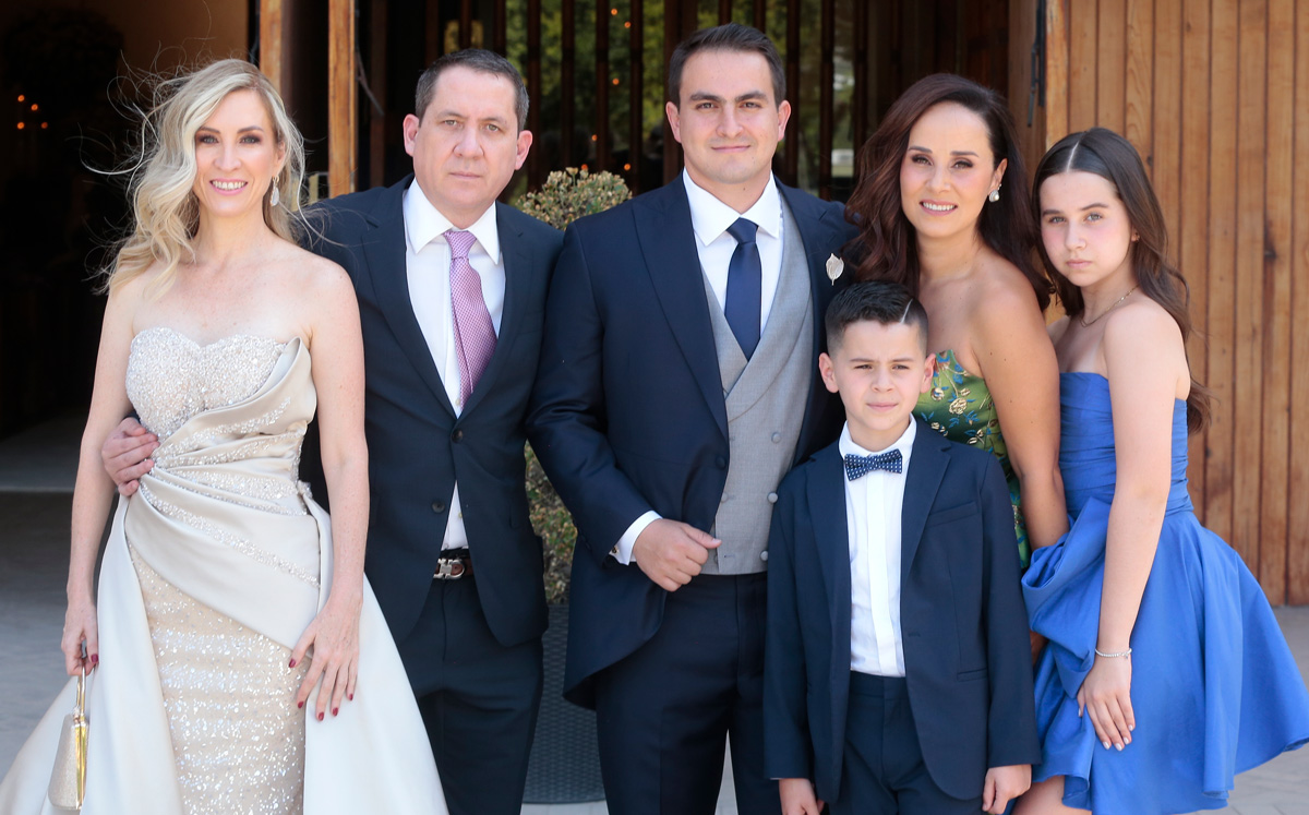 Perla Villarreal de Guajardo, Bernardo Villarreal, Leo Guajardo, Florencia, Bernardo Villarreal y Regina Villarreal / Foto: Daniel Saldívar