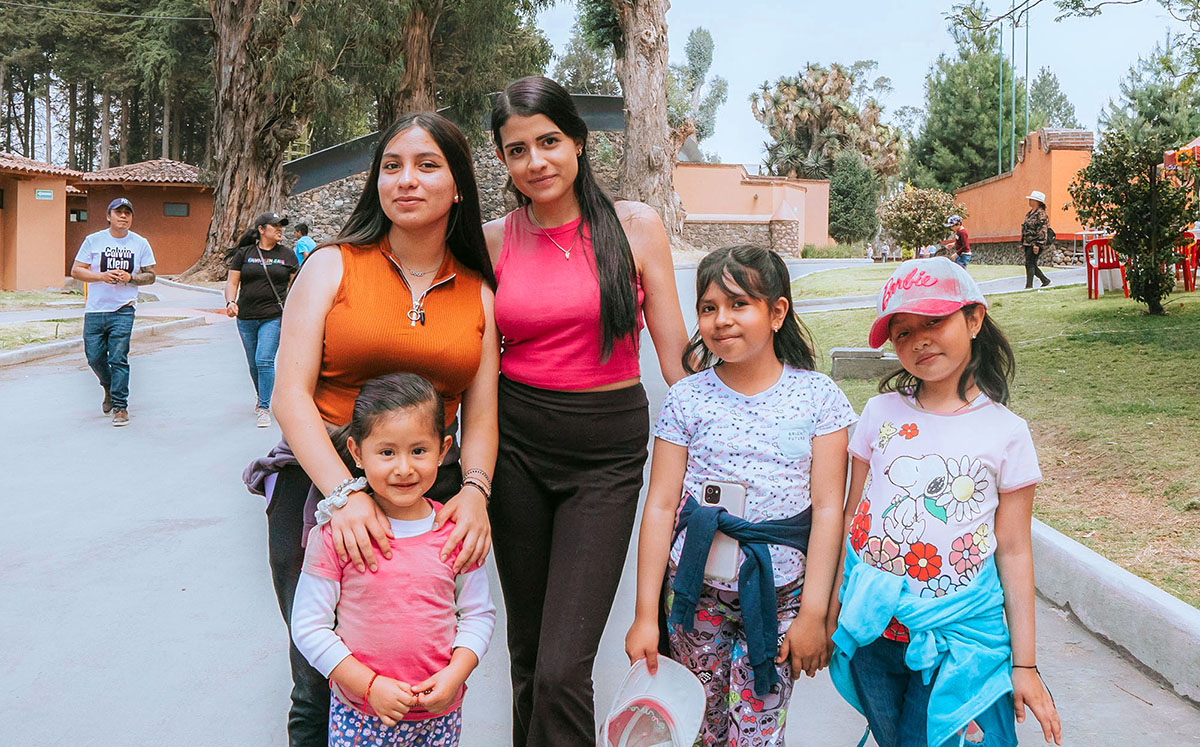 Vanessa Rodríguez, Sofía Rodríguez, Fernanda Rodríguez, Yaretzi Villegas y Vera Villegas