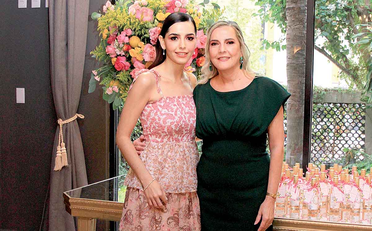 LUISA ESPINOSA Y CLAUDIA DELSOL fueron las brillantes organizadoras