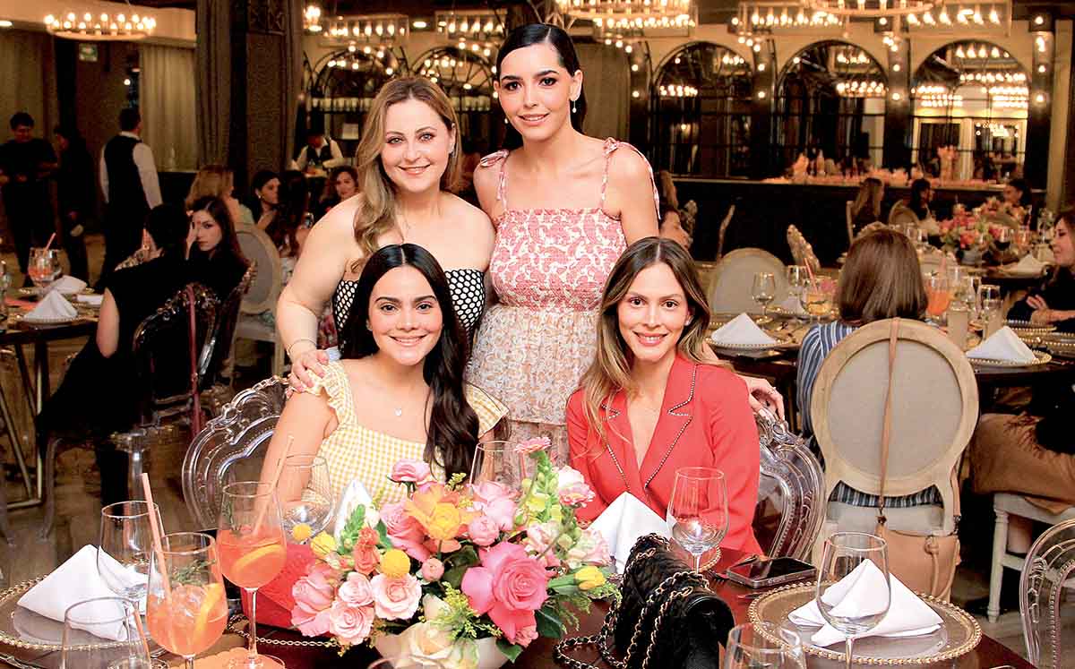SALMA RAGE, LUISA ESPINOSA, MARYFE COBOS E ISABELA TAMAYO disfrutaron de un menú de pechuga de pollo rellena de flor de calabaza y nuez moscada