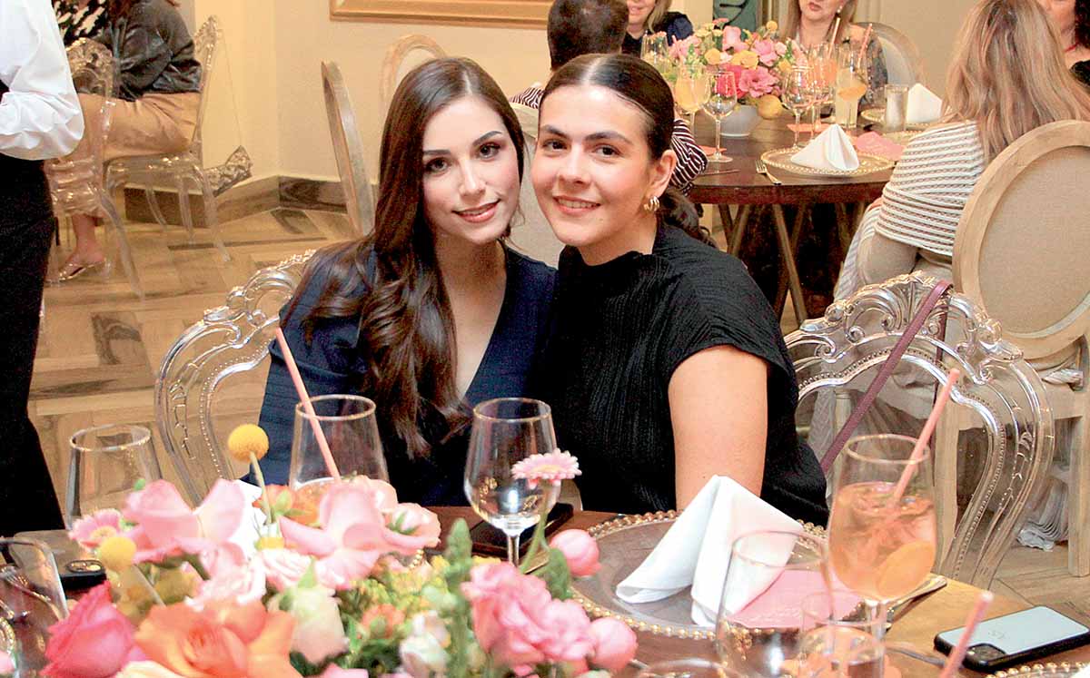 CLAUDIA MOSES Y ELSA MARY GIL le escribieron dulces consejos a los novios