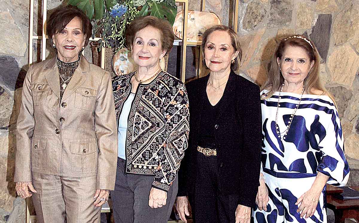 SOLEDAD GOVELA, CARMEN TUÑON, IRMA MEDRANO Y QUETA SILLER disfrutaron de un menú que constó de una entrada de dip de tomate confitado y pistache