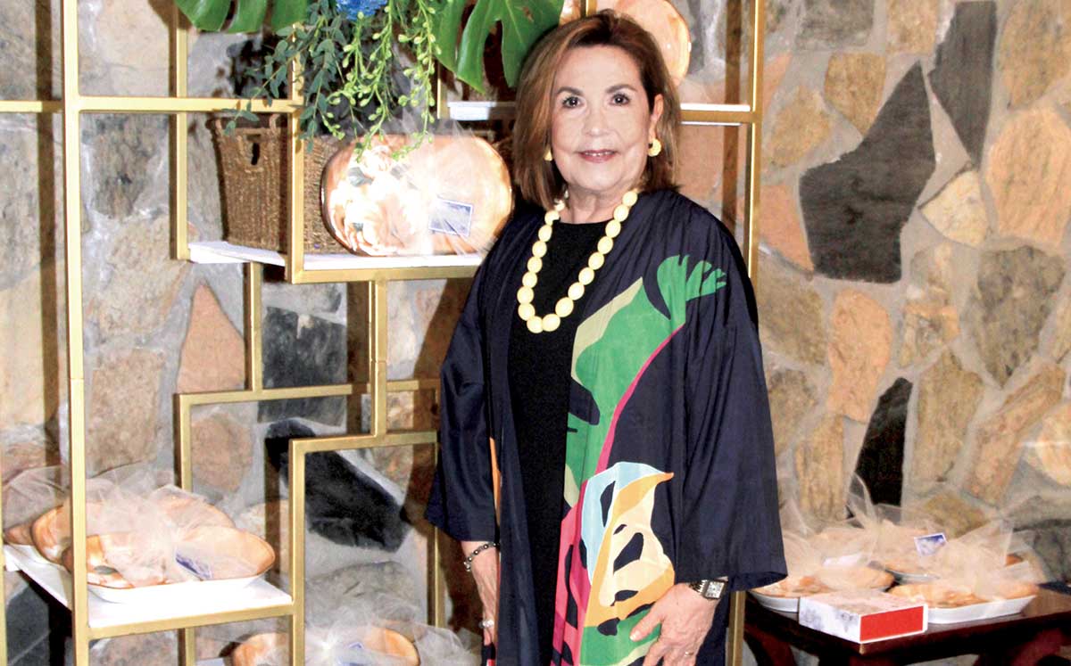 MARISSA VILLASANA degustó de un plato fuerte de corazón de filete wellington y de postre mini repostería francesa surtida