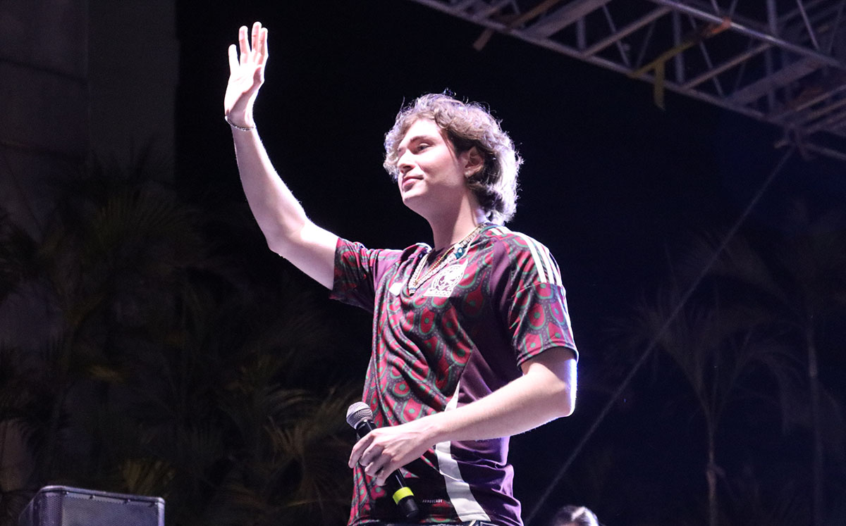 SEBASTIAN ESQUIVEL feliz de estar en concierto en Byblos