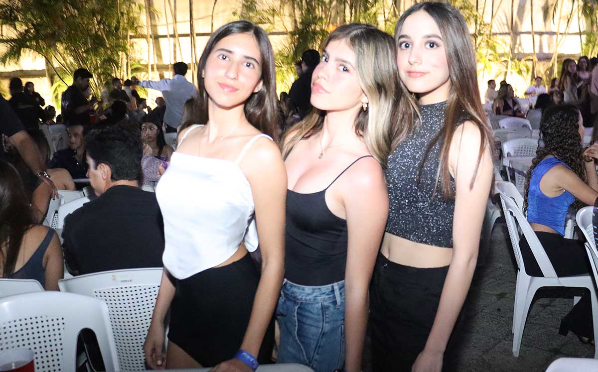 Asistentes del evento cantaron a todo pulmón las canciones de Los Esquivel