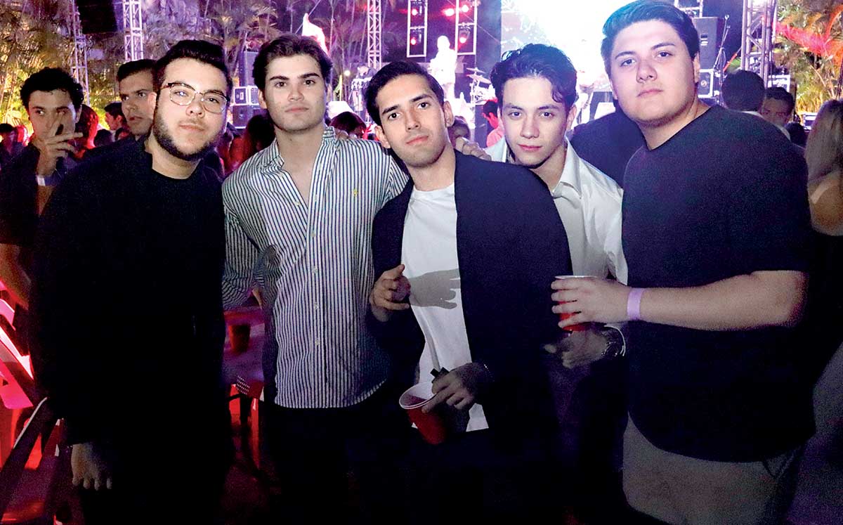 LEONEL GARZA, JOSÉ IGNACIO MADARIA, GABRIEL CAVAZOS, DIEGO PÉREZ E IVÁN ANDRADE disfrutaron de los mejores éxitos de Los Esquivel
