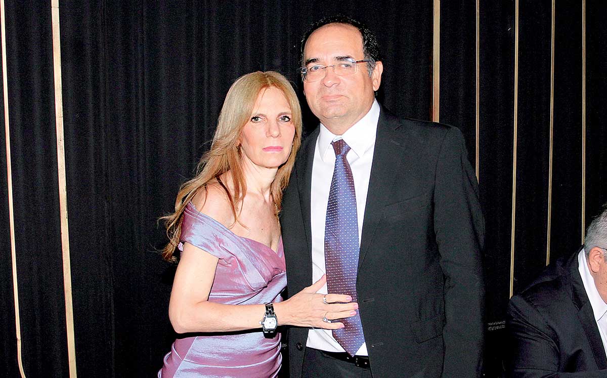 CHACHA ROBLIN Y ALEJANDRO RUIZ fueron recibidos por la gran decoración de Opciones para Eventos