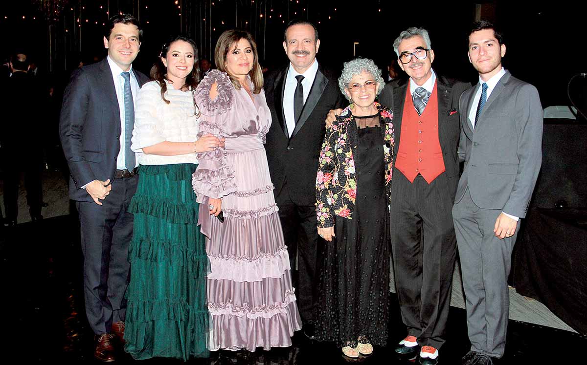 GERARDO LEGORRETA, SISSY TERÁN, SUSANA DE TERÁN, JOSÉ LUIS TERÁN, ANA LAURA BARREDA, JAVIER ÁLVAREZ Y FABIÁN TERÁN en la boda de Camila y José