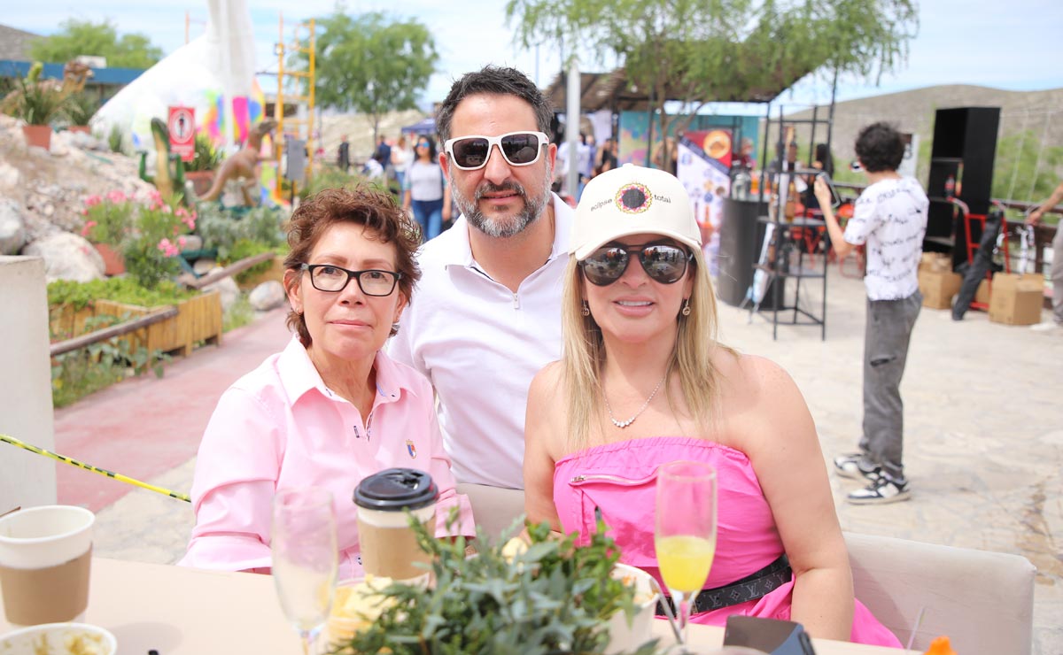 Abigail, Erick y Karina