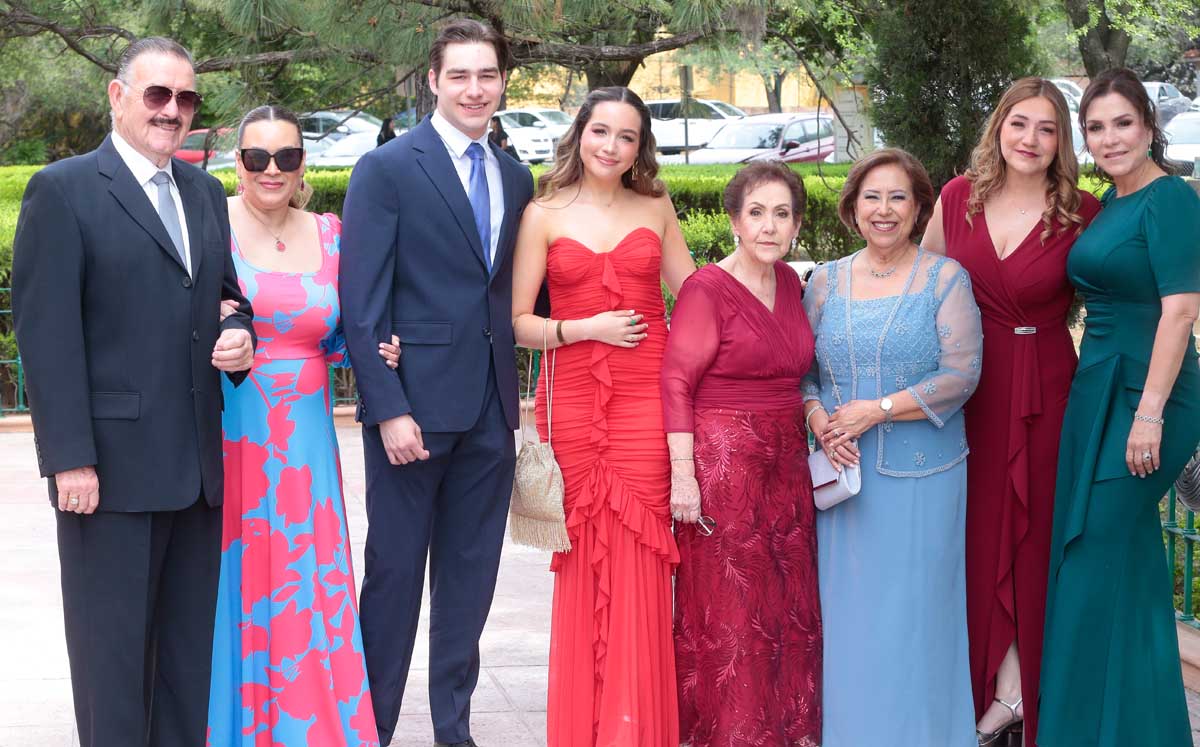 Jesús González, Mimi González, David Delgado, Regina Delgado, Tere González, Irma González, Ale González y Tere González