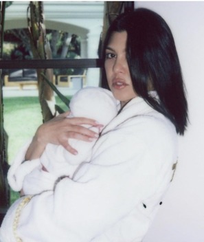 Kourtney Kardashian y cómo vive su proceso posparto (Foto: Instagram Kourtney Kardashian)