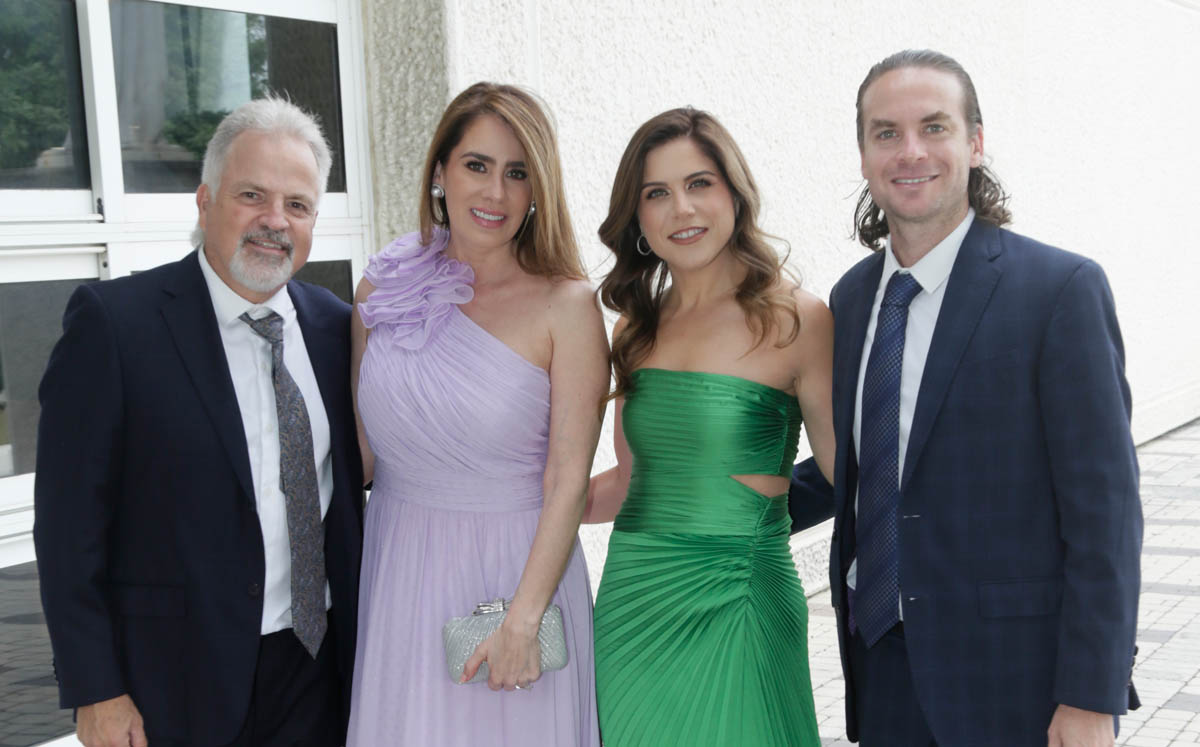 Luis Garza T, Lorena de Garza T, Mariana Estrada y Arturo Egleton