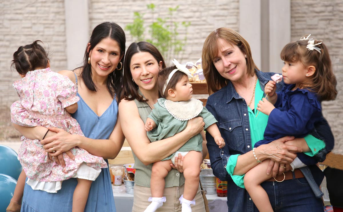 Paulina, Isabel, Marissa, Daniela, Yolanda y María Andrea
