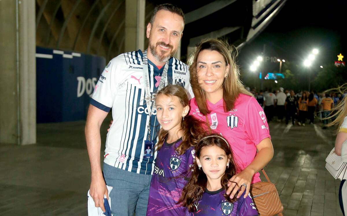 Ramiro Montemayor, Cristina Gutiérrez, Michelle Montemayor y Samantha Montemayor