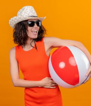 ¿Ropa negra da más calor? ¿Qué pasa con ropa de otros colores? (Freepik)