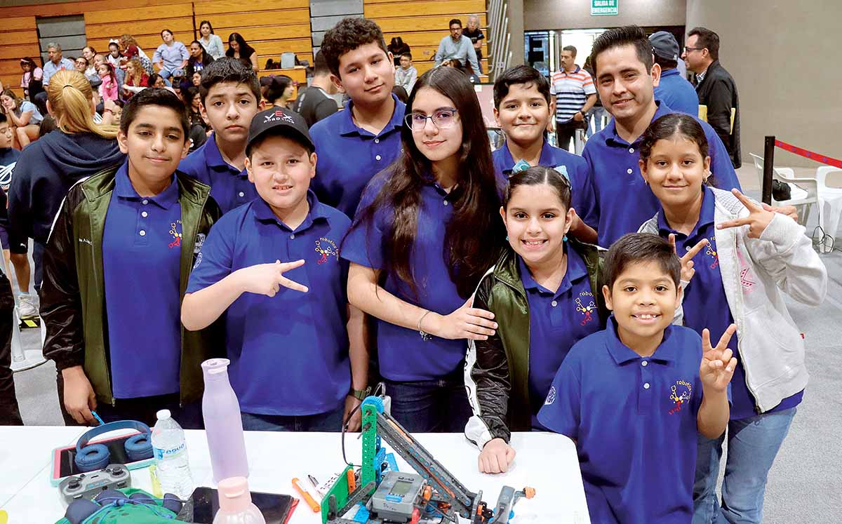 CARLOS LUNA, PAUL ALVARADO, CARLOS VÁZQUEZ, HÉCTOR DEL TORO, IVANA CARMONA, SANTIAGO REGINO, MARÍA FERNANDA LUNA, RUBISEL DEL ÁNGEL, ILSE GARCÍA