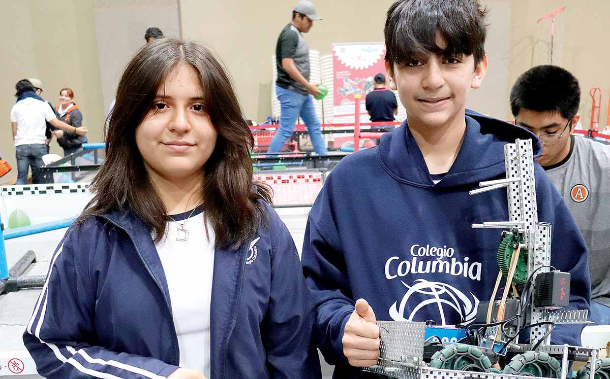 DANKA GEA Y ALONSO GUTIÉRREZ emocionados por las actividades en el Torneo VEX Robótica y STEM a nivel nacional