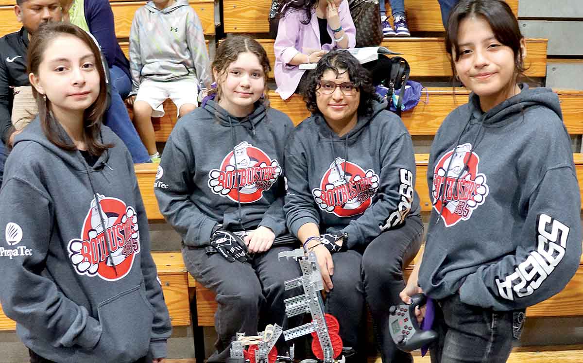 KENA LIRA, ROMINA CASTRO, SOFÍA HUERTA Y DANNA DURÁN asistieron al Torneo VEX Robótica y STEM a nivel nacional