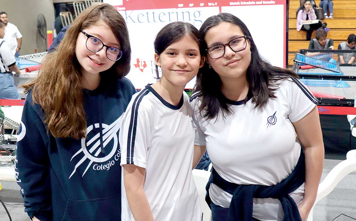 CONSTANZA WILSON, ISABELA SÁNCHEZ Y CARMINA CÁRDENAS disfrutaron de las actividades del Torneo VEX Robótica y STEM