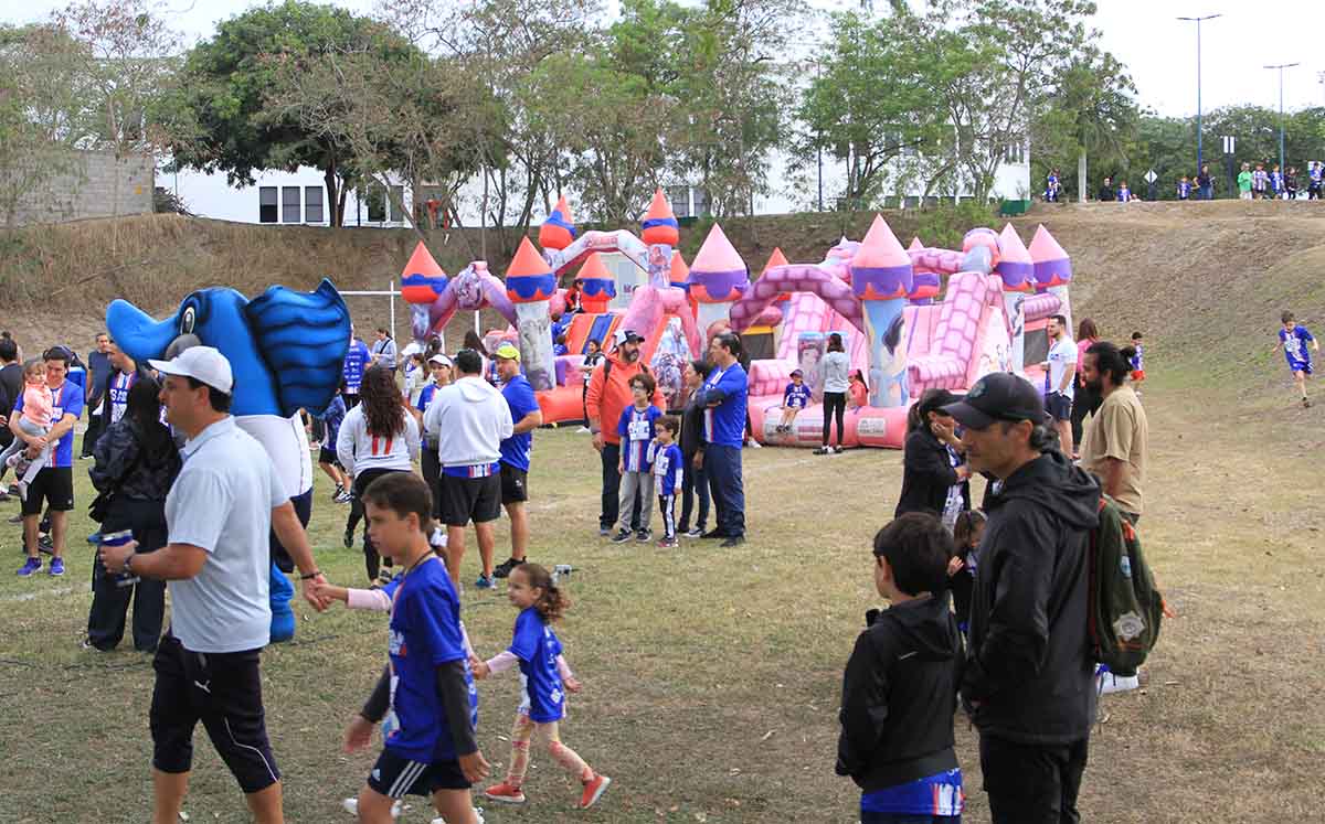 Momentos del evento se divirtieron en diferentes circuitos con juegos inflables y desafíos