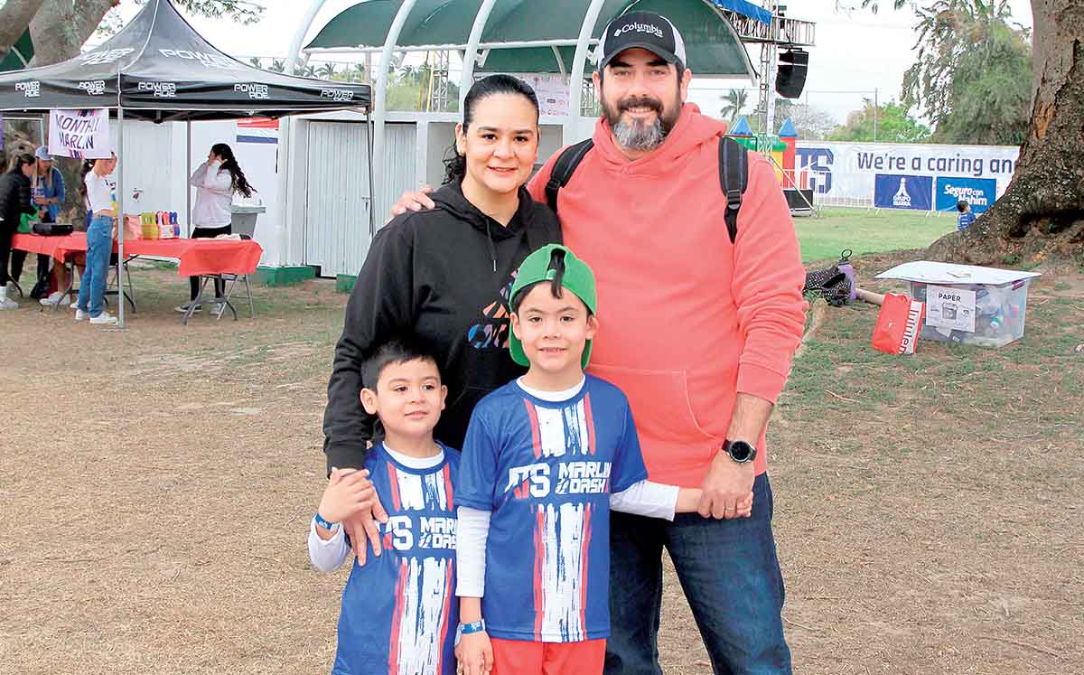 CAROLINA RODRÍGUEZ, RODOLFO DÁVILA, RODOLFO DÁVILA Y SANTIAGO DÁVILA degustaron de un delicoso desayuno
