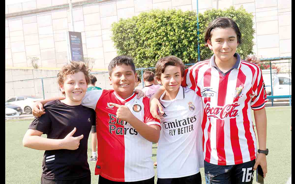 JOSÉ CARLOS CABALLERO, DENZEL GAEL ENRÍQUEZ, LEO MÉNDEZ Y MANUEL ROMERO degustaron de tacos de cochinita a cargo de Btako