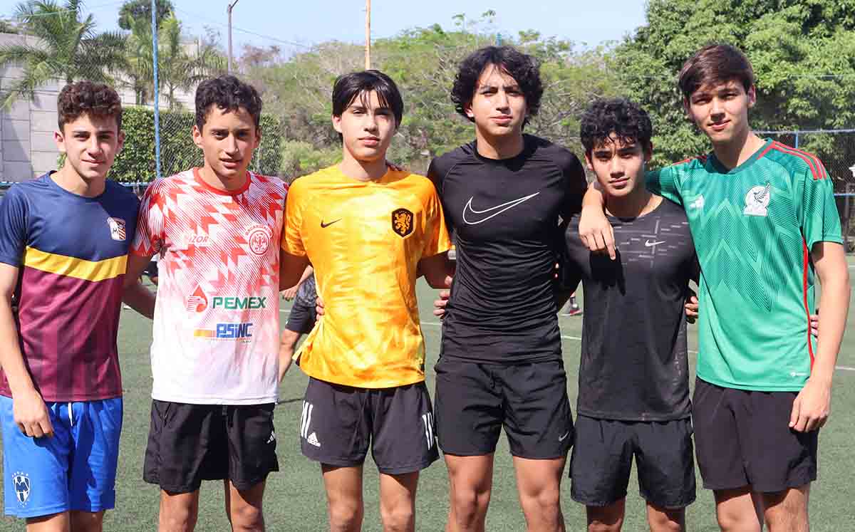 Asistentes del evento llegaron con su jersey favorito al partido de cumpleaños de Diego Lacavex