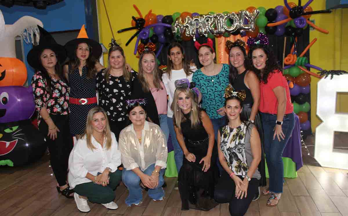 Asistentes del evento degustaron de galletas decoradas de momias y calabazas