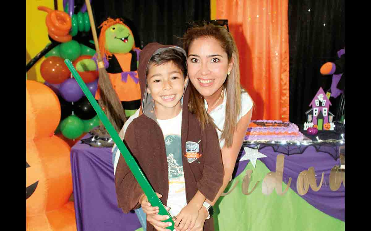 GERMÁN VELÁZQUEZ Y VERO BIAGI disfrutaron de la temática de la fiesta