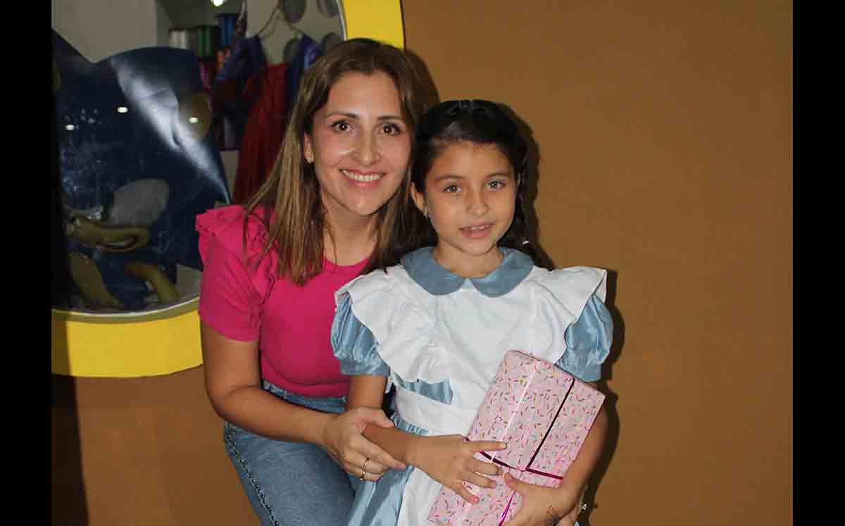 IRELDA ROBLES Y ANA IRELDA FLORES llegaron con sus mejores outfits a Kids Zone