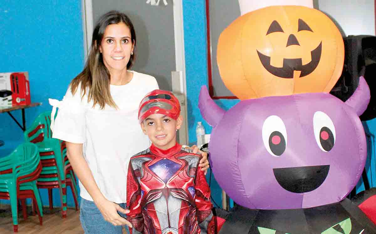 LILI MARTÍNEZ Y LUIS GOVELA niños se divirtieron en el área de juegos y pinta caritas