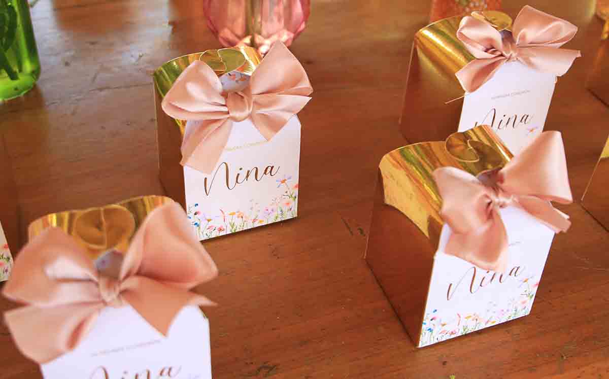 Cada invitado se llevó como recuerdo velas aromáticas de Luciérnaga Velas, sprays aromatizantes y empanadas con galletas
