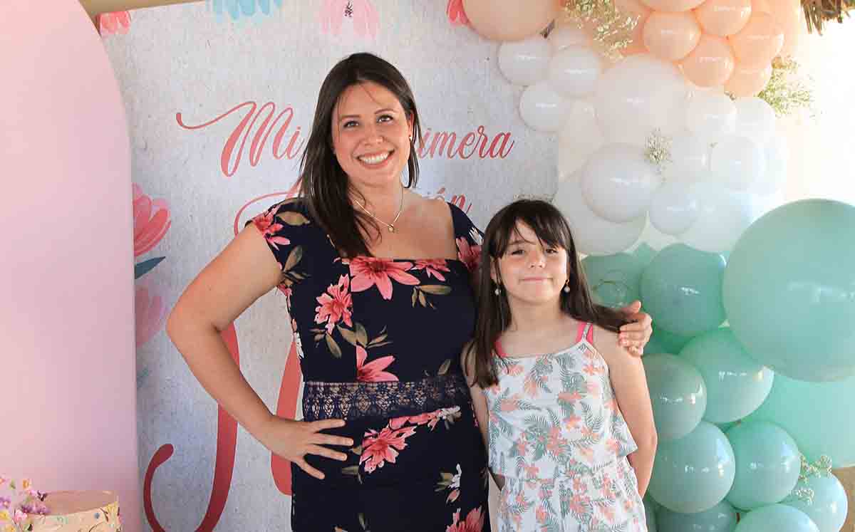 Asistentes del evento llenaron a Nina de buenos deseos y regalos
