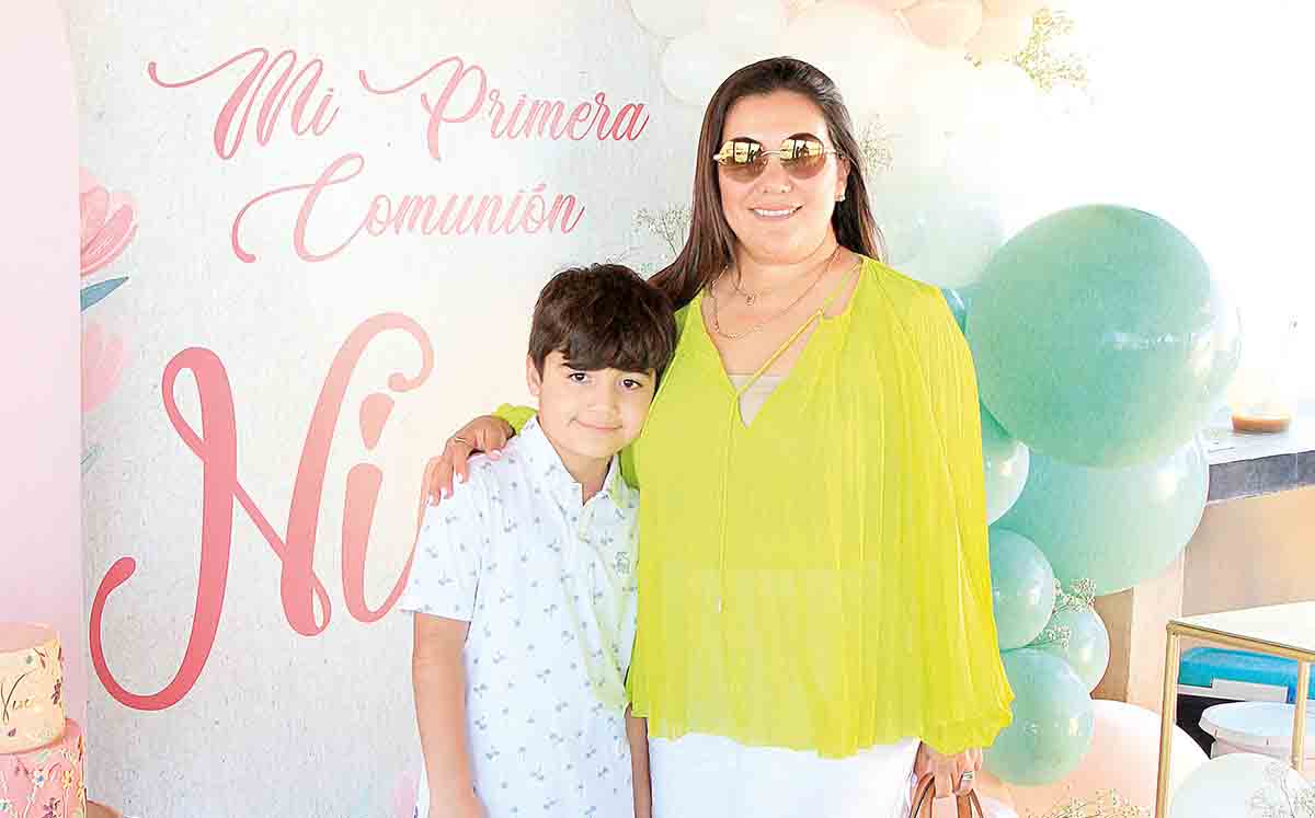 RODOLFO BARBOSA Y LUCERO ARAGÓN se divirtieron con las actividades como decoración de galletas del show de La Cookies y chapuzones en la alberca