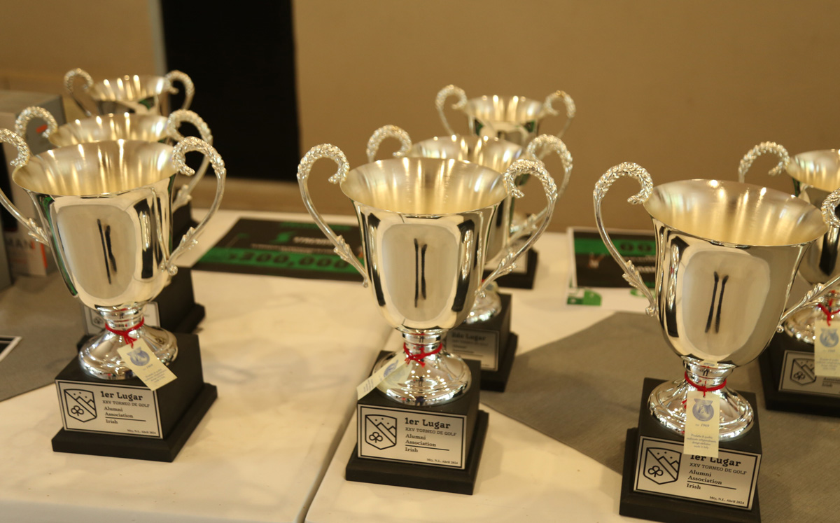 Los ganadores de los primeros lugares del torneo se llevaron el trofeo / Foto: Roberto Alvarado